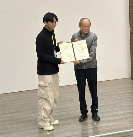 恭喜 分生所碩士畢業生吳亦烜 獲得2026年台灣植物分類學會年會 最佳碩士論文獎 (指導教授郭立園)圖片